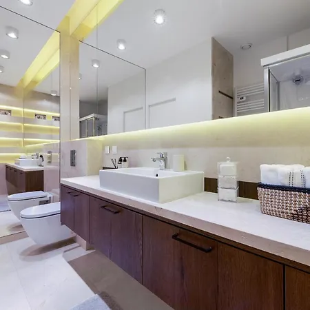 The Very Center Of Warsaw, Plac Dabrowskiego